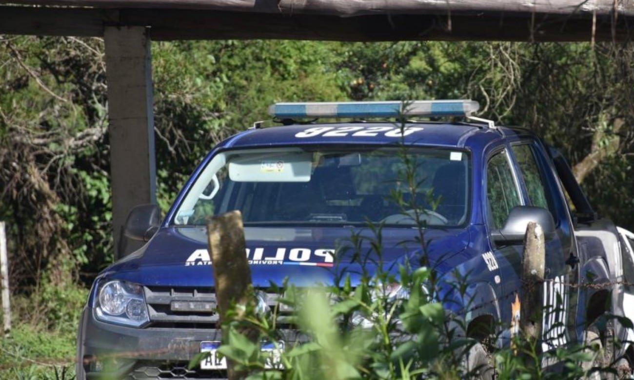 Patrullero de la Policía de Santa Fe durante un operativo de prevención y control en la vía pública. Foto de archivo.