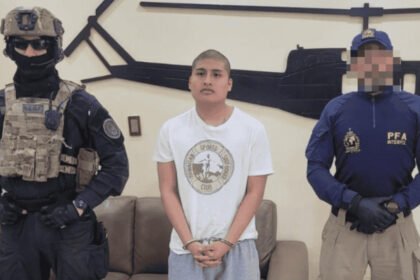 “Pequeño J” fue trasladado a una cárcel federal tras arribar extraditado desde Perú en el marco de la causa por el triple femicidio narco. Foto: archivo.