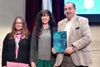 Autoridades de la Municipalidad de Santa Fe y de la Universidad Nacional del Litoral durante la firma de un acuerdo de cooperación institucional. Foto: archivo.