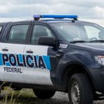 Móvil de la Policía Federal Argentina durante un operativo de seguridad en la vía pública. Foto de archivo.