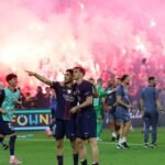 Los jugadores del PSG celebran una conquista europea tras una final disputada en el máximo torneo continental de clubes.