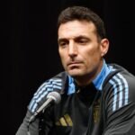 Lionel Scaloni durante una conferencia oficial como entrenador de la Selección Argentina en la previa de una competencia internacional. Foto de