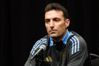 Lionel Scaloni durante una conferencia oficial como entrenador de la Selección Argentina en la previa de una competencia internacional. Foto de