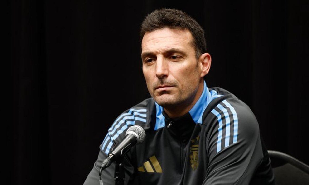 Lionel Scaloni durante una conferencia oficial como entrenador de la Selección Argentina en la previa de una competencia internacional. Foto de