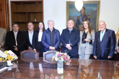 Autoridades provinciales y representantes universitarios durante la firma de un convenio de cooperación educativa en la ciudad de Santa Fe. Foto de archivo.