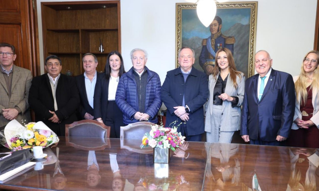 Autoridades provinciales y representantes universitarios durante la firma de un convenio de cooperación educativa en la ciudad de Santa Fe. Foto de archivo.