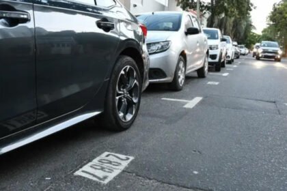 Marcaciones del sistema de estacionamiento medido en calles de la ciudad de Santa Fe, en el marco de las medidas para ordenar la circulación y optimizar el uso del espacio público.