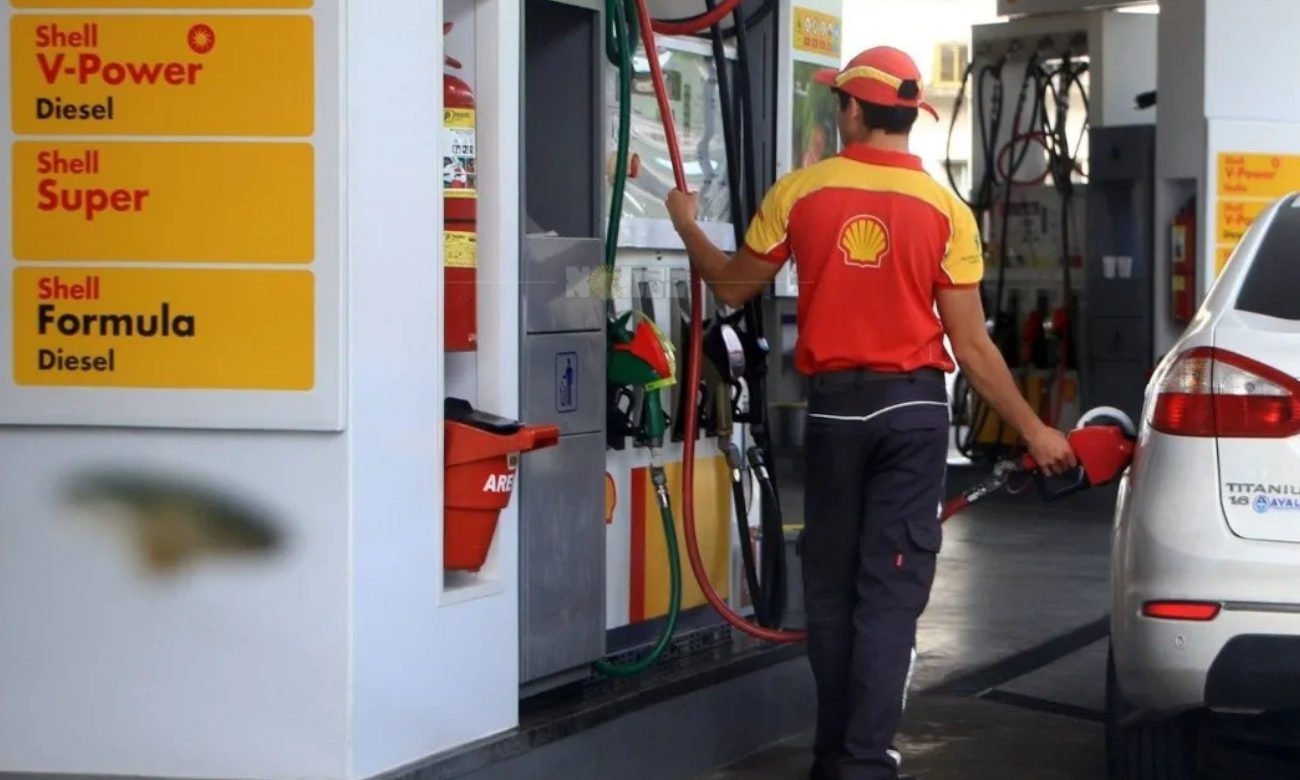 Surtidores de combustibles en una estación de servicio de la ciudad de Santa Fe. Foto de archivo.