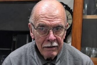 Carlos María Ezpeleta, de 79 años, es buscado intensamente tras desaparecer durante la madrugada en la ciudad de Santa Fe.