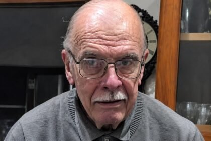 Carlos María Ezpeleta, de 79 años, es buscado intensamente tras desaparecer durante la madrugada en la ciudad de Santa Fe.