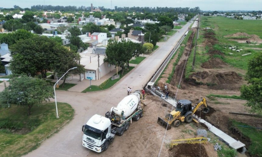Avanzan las obras de pavimentación e infraestructura en el Boulevard Santiago del Estero de Suardi.