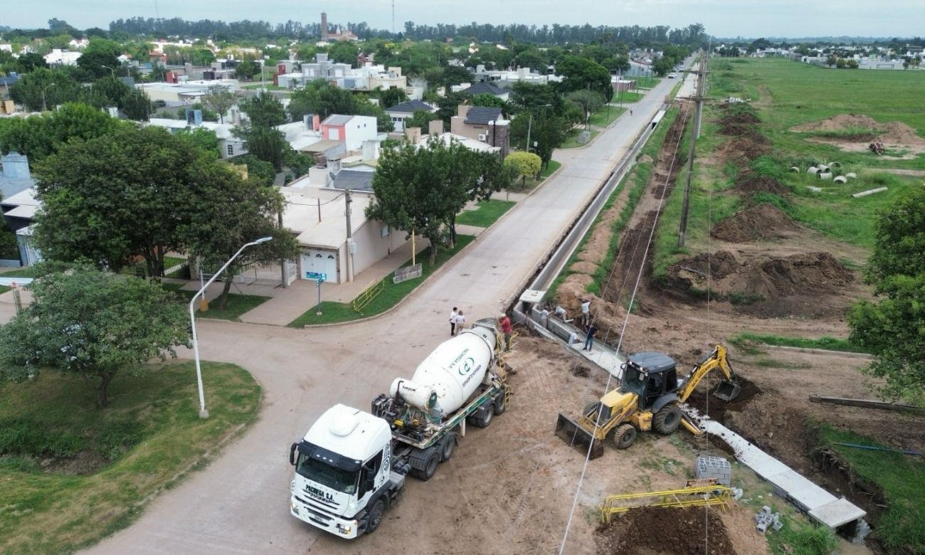 Avanzan las obras de pavimentación e infraestructura en el Boulevard Santiago del Estero de Suardi.