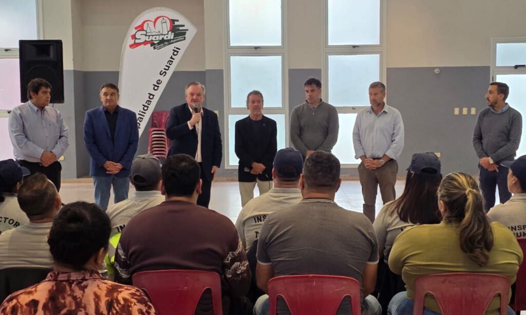 Senador Felipe Michlig junto a autoridades provinciales y locales durante una jornada institucional vinculada a la seguridad vial.