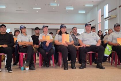 Jornada de capacitación para inspectores de tránsito y agentes de fiscalización en el SUM del Club Sportivo Suardi.