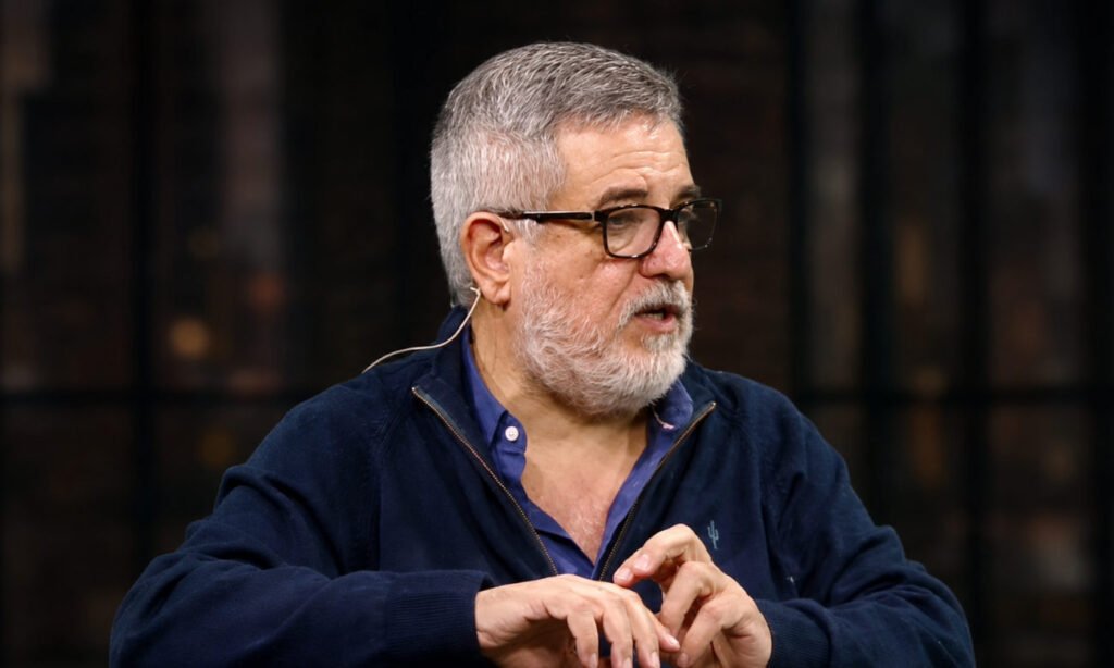 José Testoni durante una entrevista televisiva con Carlos Fornés en el programa “Lo tenés que saber”. Foto de archivo.