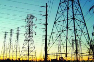 Torres y líneas de alta tensión del sistema eléctrico argentino operado por Transener. Foto de archivo.