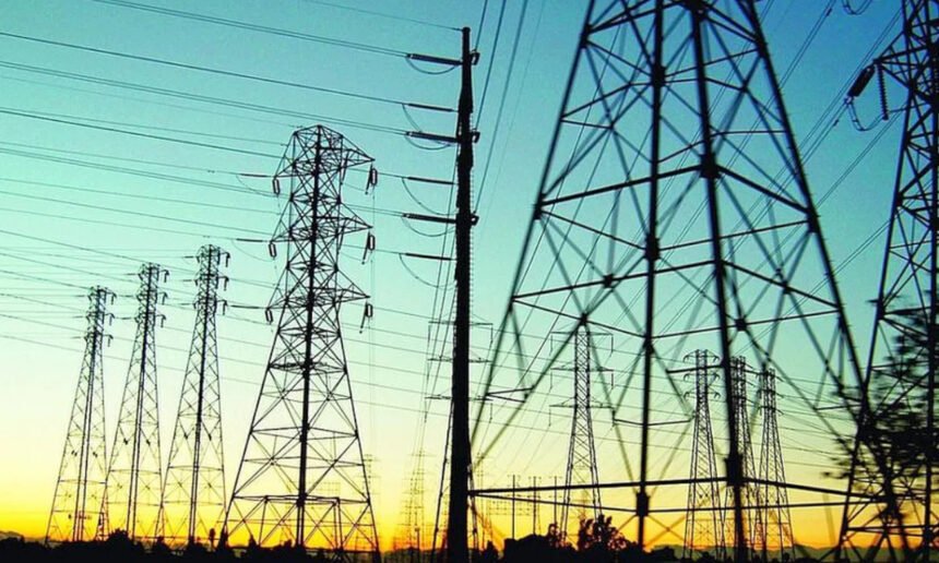 Torres y líneas de alta tensión del sistema eléctrico argentino operado por Transener. Foto de archivo.