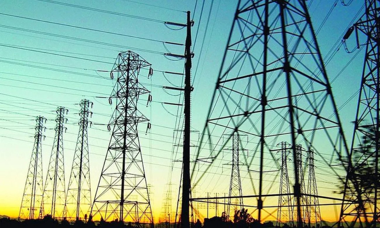 Torres y líneas de alta tensión del sistema eléctrico argentino operado por Transener. Foto de archivo.