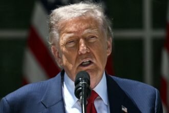 Donald Trump durante una aparición pública en Estados Unidos en medio de su participación en debates sobre política internacional. Foto de archivo.