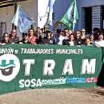 Trabajadores municipales nucleados en UTRAM durante una actividad sindical en la ciudad de Santa Fe. Foto de archivo.
