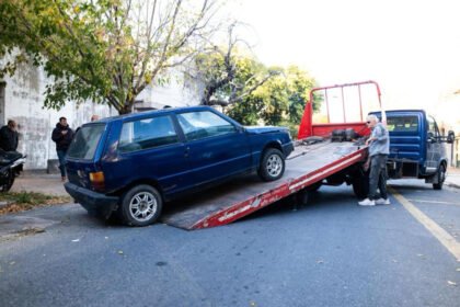 Vehículos retirados de dependencias policiales de la ciudad de Santa Fe durante un operativo de ordenamiento provincial. Foto: Gobierno de Santa Fe.