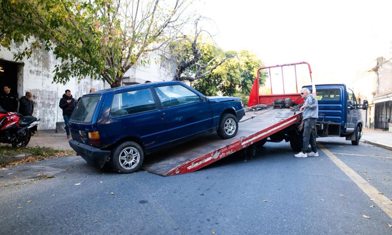 Vehículos retirados de dependencias policiales de la ciudad de Santa Fe durante un operativo de ordenamiento provincial. Foto: Gobierno de Santa Fe.