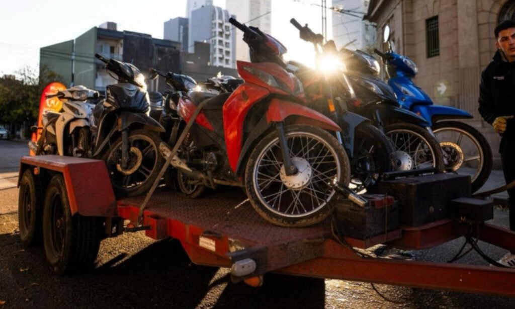 Autos, motos y bicicletas abandonadas fueron retiradas de dependencias policiales en la capital provincial. Foto: archivo/Gobierno de Santa Fe.