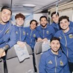 Jugadores de la Selección Argentina comparten el viaje hacia Estados Unidos, donde iniciarán la concentración para el Mundial 2026.