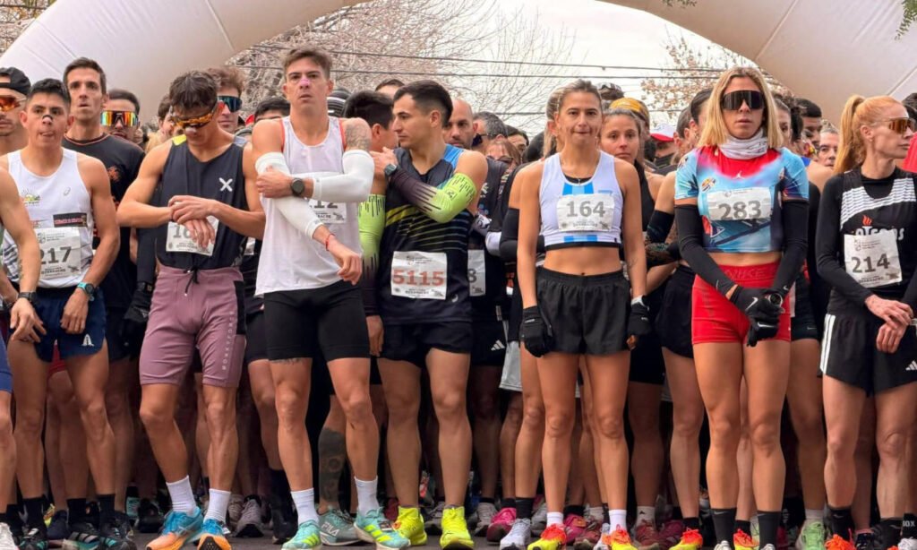 Atletas de elite del atletismo nacional protagonizan los 10K de la Maratón Batalla Punta Quebracho en Puerto General San Martín, en una jornada de alto nivel competitivo y gran convocatoria.