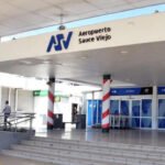 Vista del acceso principal al Aeropuerto Internacional de Sauce Viejo, ubicado en el área metropolitana de Santa Fe.