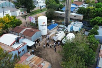Obras de ampliación de la red de agua potable en la ciudad de Florencia. Foto de archivo.