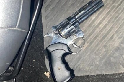 Arma de fuego secuestrada por la Policía durante el operativo realizado en Granadero Baigorria, en el marco de una investigación por amenazas.