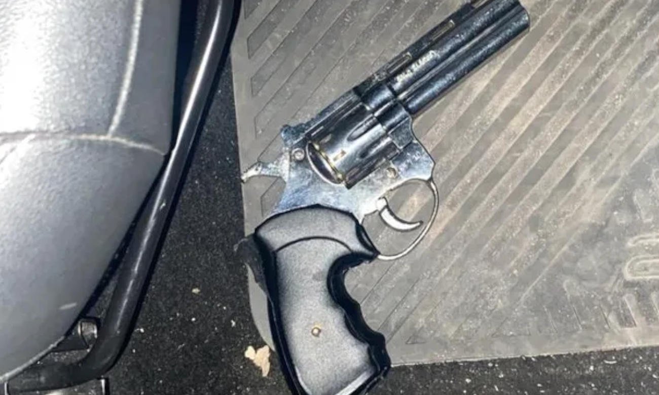 Arma de fuego secuestrada por la Policía durante el operativo realizado en Granadero Baigorria, en el marco de una investigación por amenazas.