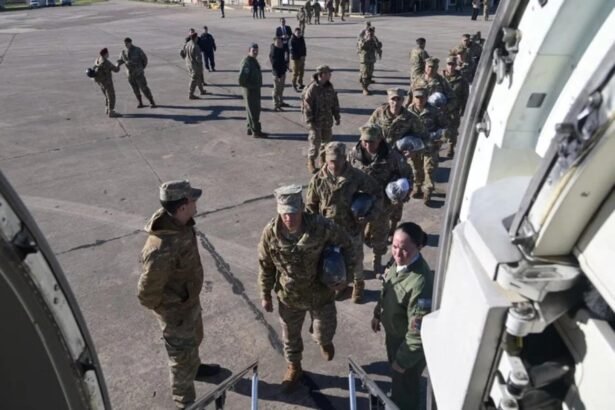 Avión de la Fuerza Aérea Argentina preparado para una misión de asistencia humanitaria durante un operativo de emergencia. Foto de archivo.