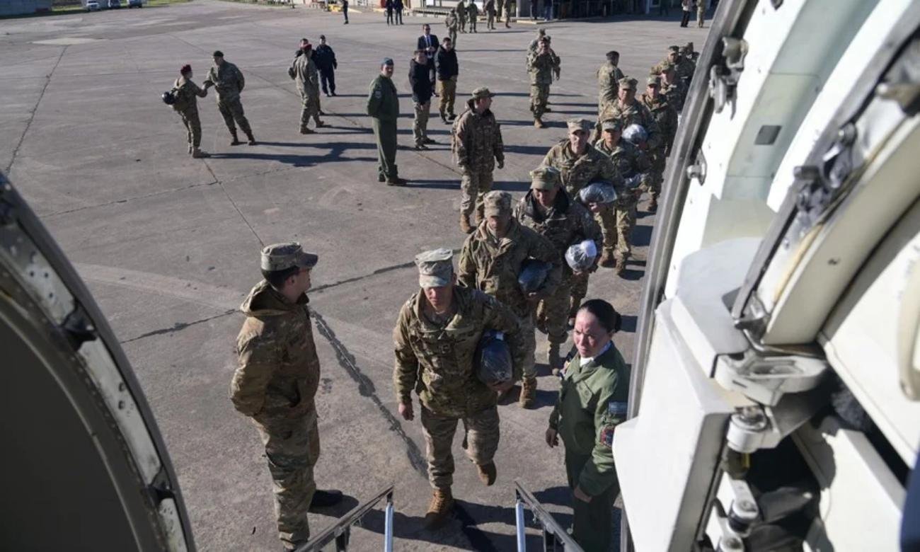 Avión de la Fuerza Aérea Argentina preparado para una misión de asistencia humanitaria durante un operativo de emergencia. Foto de archivo.