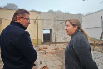Rodrigo Borla durante una recorrida institucional por obras y entidades del departamento San Justo.