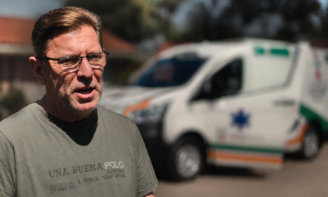 El senador Rodrigo Borla durante la entrega de una ambulancia en el departamento San Justo, en el marco de acciones de fortalecimiento del sistema de salud provincial.
