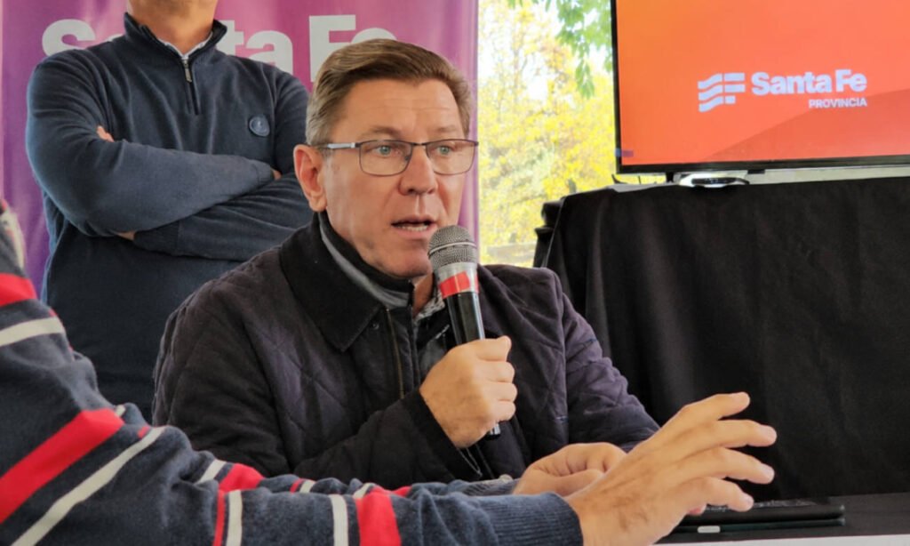 El senador provincial Rodrigo Borla durante una actividad institucional vinculada a la gestión y el desarrollo de iniciativas para el departamento San Justo. Foto de archivo.