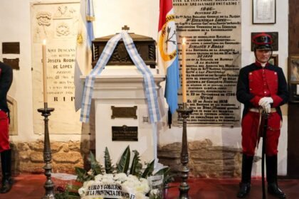 Autoridades provinciales y municipales participaron de los homenajes realizados en memoria del Brigadier General Estanislao López en la ciudad de Santa Fe.