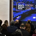 Autoridades provinciales, municipales y representantes del sector productivo durante una presentación institucional vinculada al desarrollo económico, la promoción de inversiones y el comercio exterior. Foto de archivo.