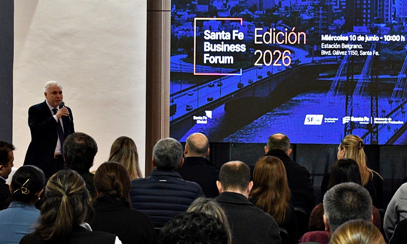 Autoridades provinciales, municipales y representantes del sector productivo durante una presentación institucional vinculada al desarrollo económico, la promoción de inversiones y el comercio exterior. Foto de archivo.
