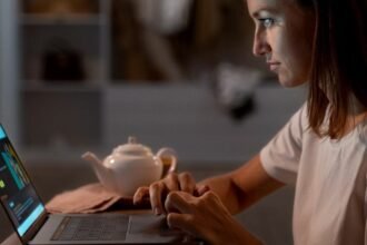 La capacitación “Cómo te ven, te contratan”, a cargo de la licenciada Natalia Aranda, se realizará el 27 de junio en el Anfiteatro Parque Juan de Garay. La propuesta brindará herramientas de comunicación, redes sociales e inteligencia artificial para artistas y trabajadores de la cultura.