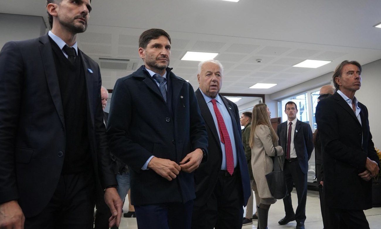 El gobernador Maximiliano Pullaro y el presidente de la Corte Suprema de Justicia de Santa Fe, Rafael Gutiérrez, recorren las instalaciones del nuevo edificio judicial de Casilda, una obra destinada a centralizar y modernizar los servicios de justicia en la región.