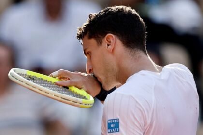 Juan Manuel Cerúndolo durante un partido de Roland Garros 2026, torneo en el que protagonizó una destacada campaña y alcanzó los octavos de final.