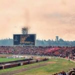Foto de archivo de hinchas de Club Atlético Colón en el estadio Mario Alberto Kempes (ex Chateau Carreras), Córdoba, durante una histórica convocatoria que marcó la pasión sabalera en el fútbol argentino.
