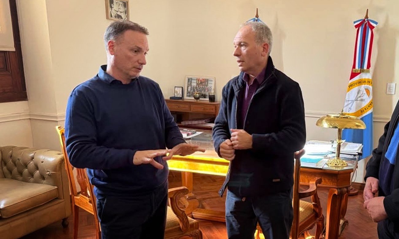 El intendente Elvio Cotterli mantuvo un encuentro con el ministro de Obras Públicas de Santa Fe, Lisandro Enrico, en el marco de las gestiones para impulsar obras de infraestructura y mejorar los servicios esenciales en Laguna Paiva.