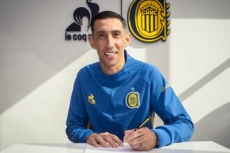 Ángel Di María oficializa la extensión de su contrato con Rosario Central.