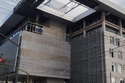 Vista de las obras del nuevo Anexo del Palacio de Justicia de Santa Fe, una infraestructura clave para la reorganización de dependencias judiciales. Foto de archivo.
