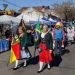 El desfile cívico-militar y las actividades culturales convocaron a una multitud durante la celebración del Día de la Bandera en la ciudad de Santa Fe.