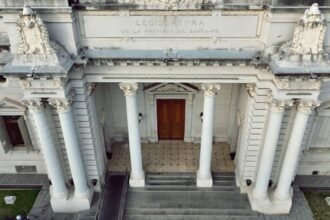Vista exterior de la Legislatura de Santa Fe, uno de los principales edificios institucionales de la provincia. Foto de archivo.